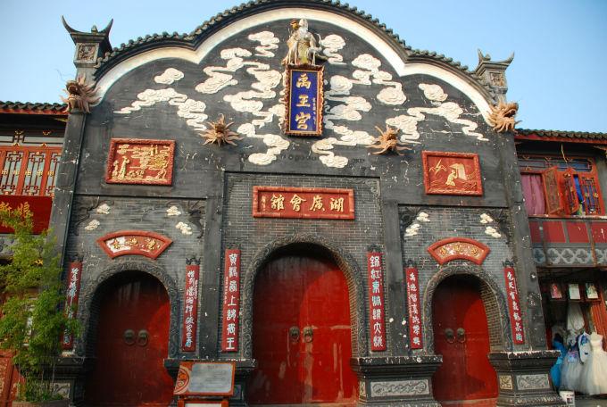 新加坡金管局维持货币政策不变